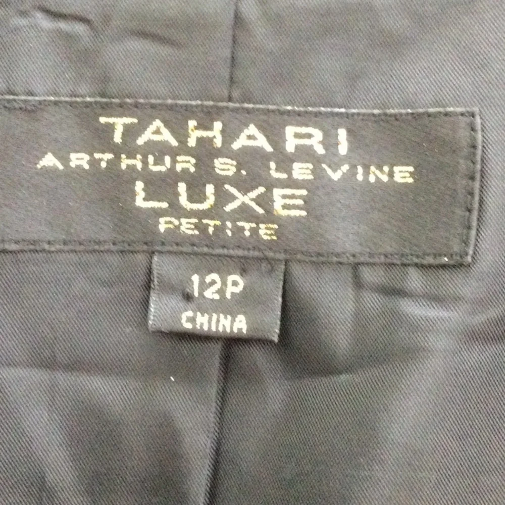 Woman’s Tahari Arthur S. Levine Luxe size 12P color black Dry Clean    #435